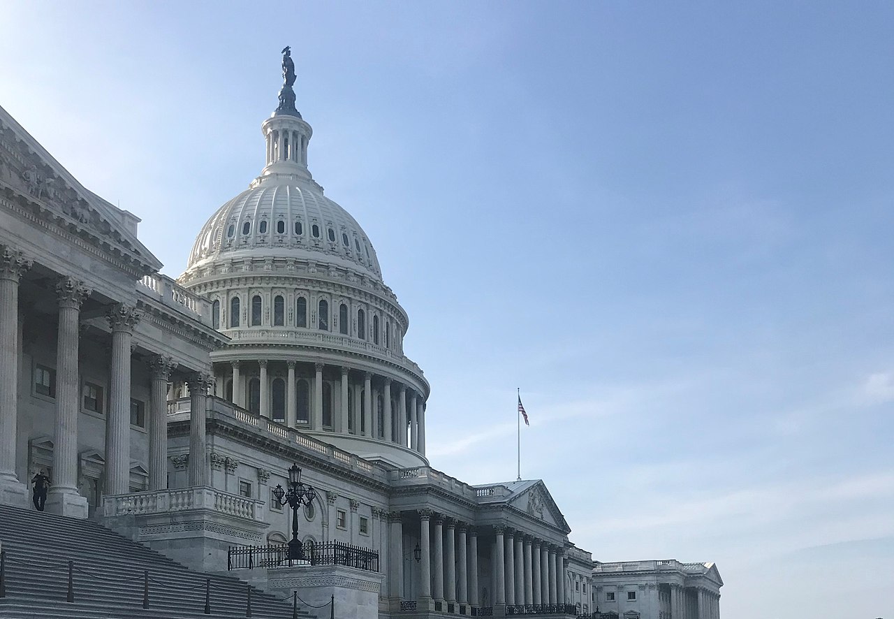 Congress_U.S_Capitol_Side_View