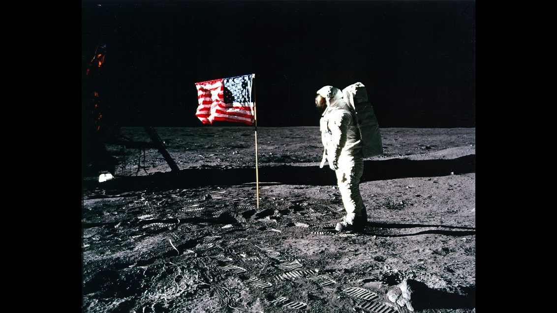us-flag-moon us-flag-moon
