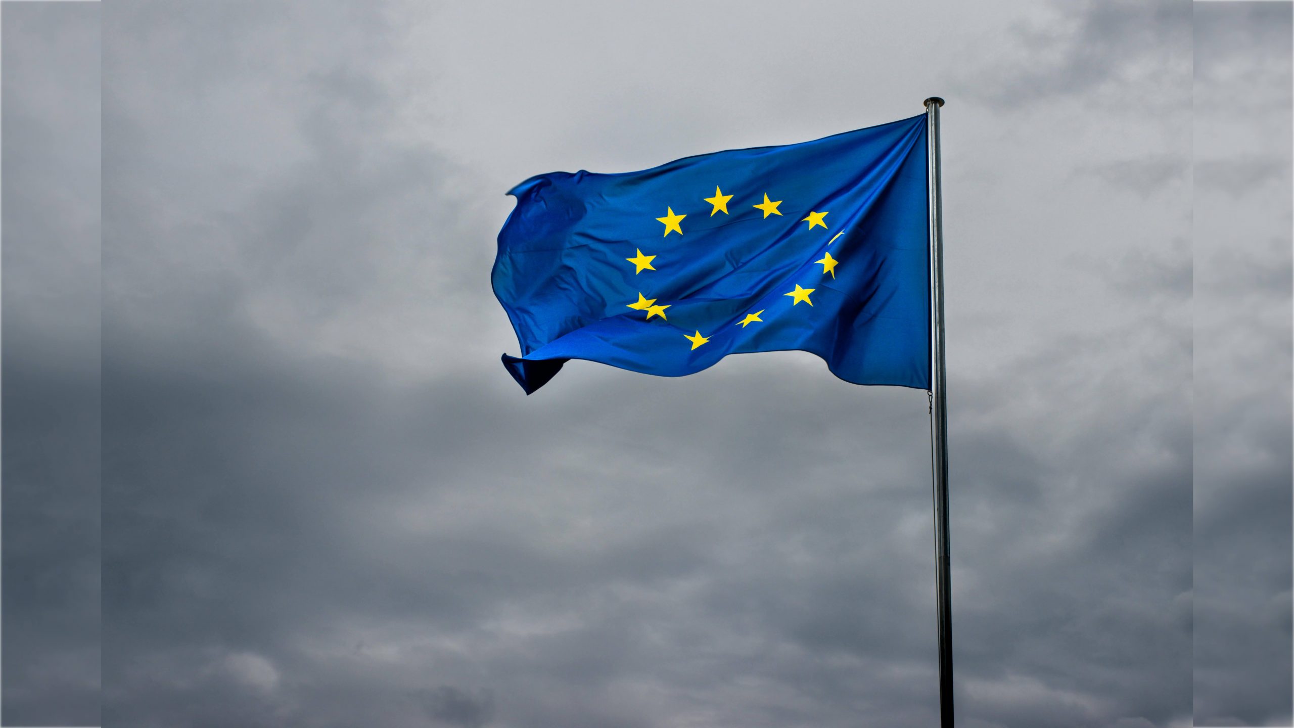 eu-flag-pexels-dusan-cvetanovic-254415846-12541594_16x9