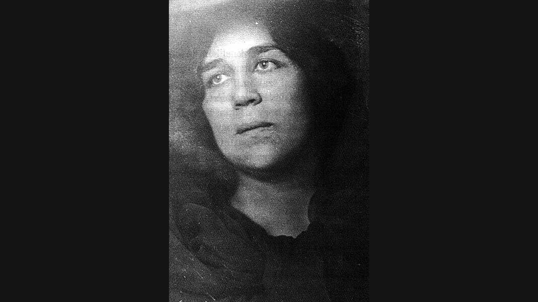 Vale_ria_Dienes_in_den_1910er_Jahren-794x1200_16x9