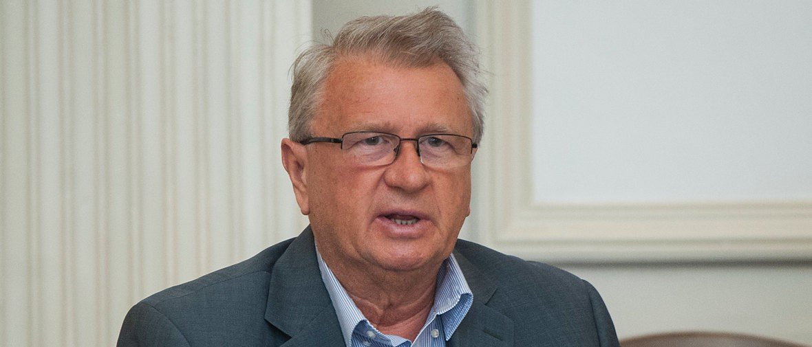 Halmai-nyito-kesz Halmai-nyito-kesz