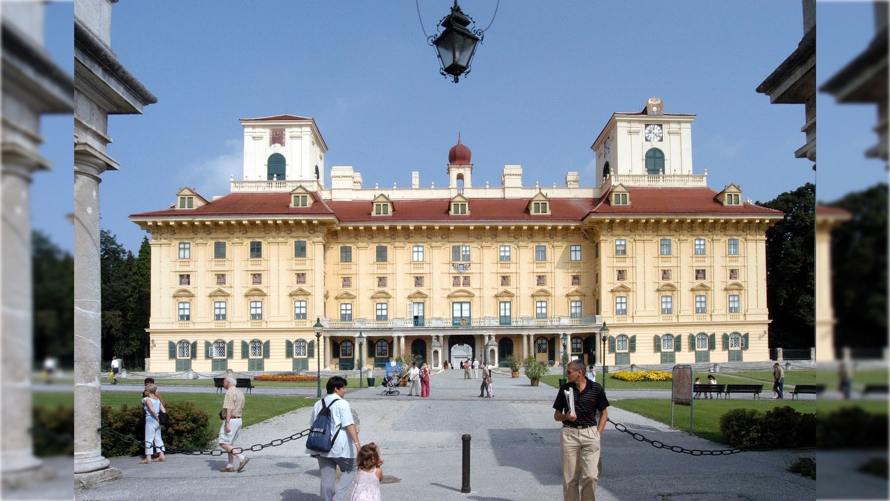 Eisenstadt_Schloss_Esterhazy_16082003_01_16x9